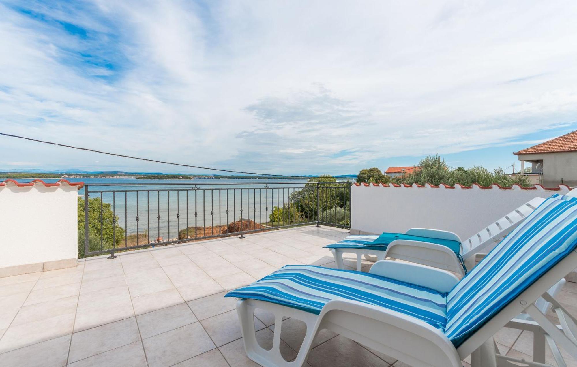 Apartment Blazenka - 20M From The Sea 트콘 외부 사진