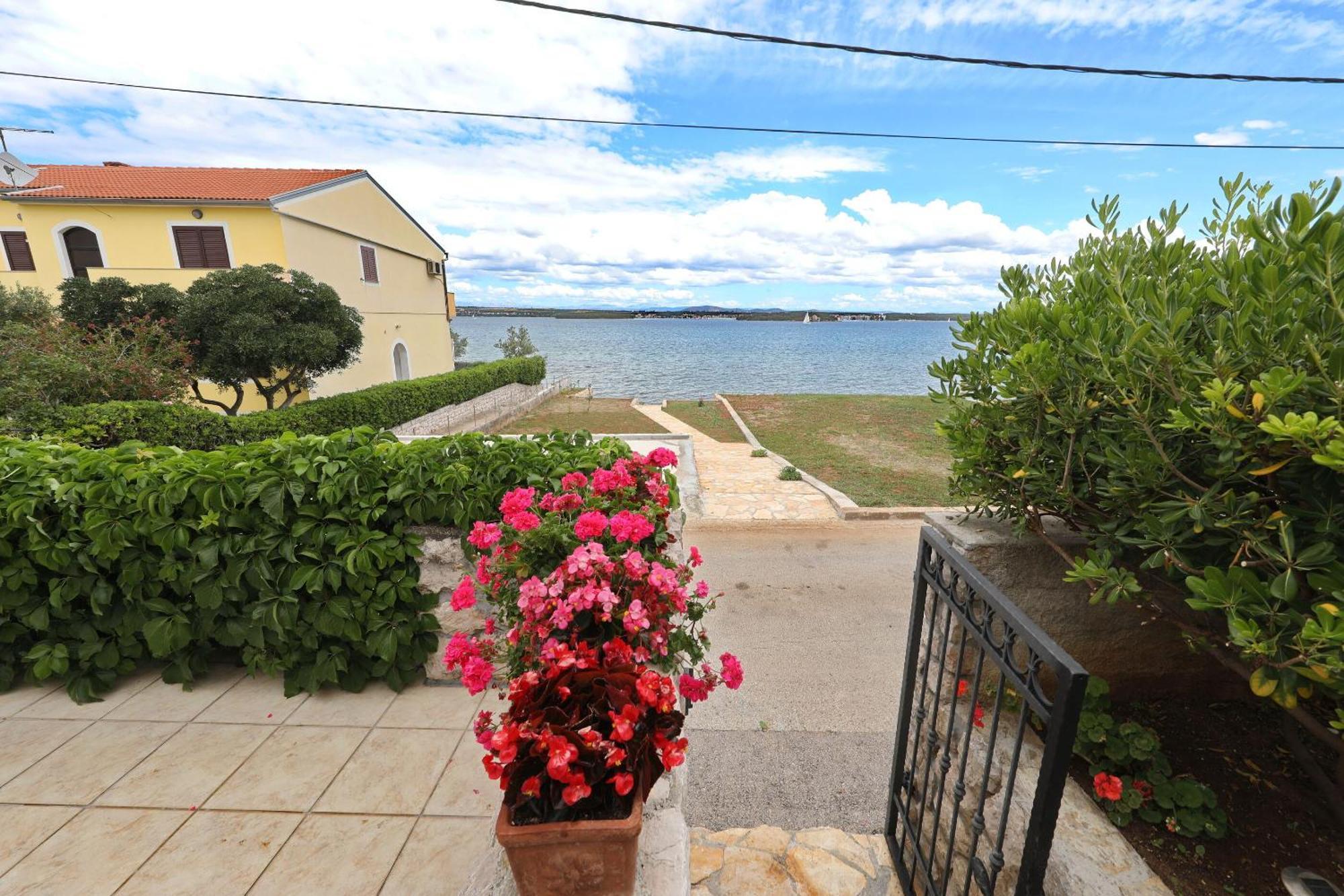 Apartment Blazenka - 20M From The Sea 트콘 외부 사진