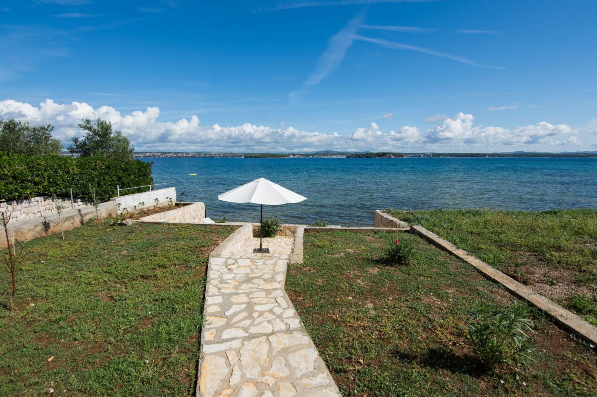 Apartment Blazenka - 20M From The Sea 트콘 외부 사진